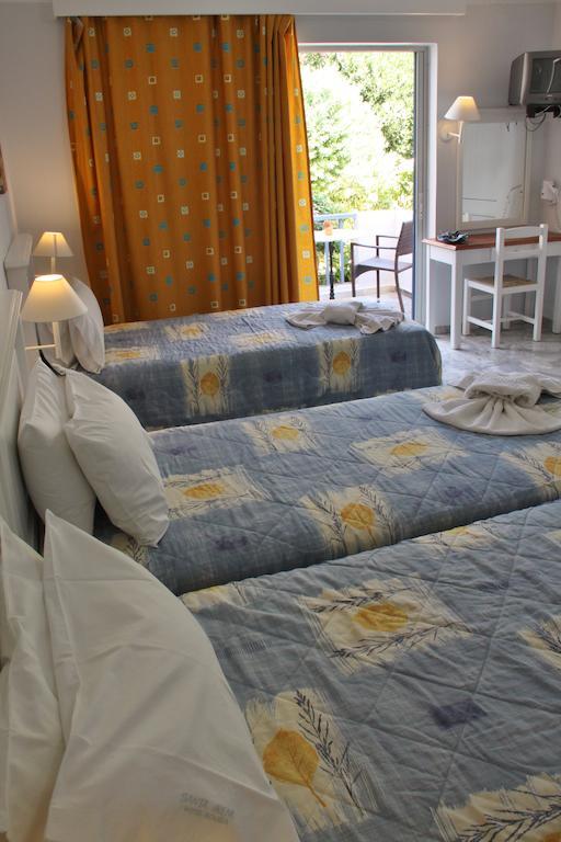 Aparthotel Santa Irene Soúgia Zimmer foto